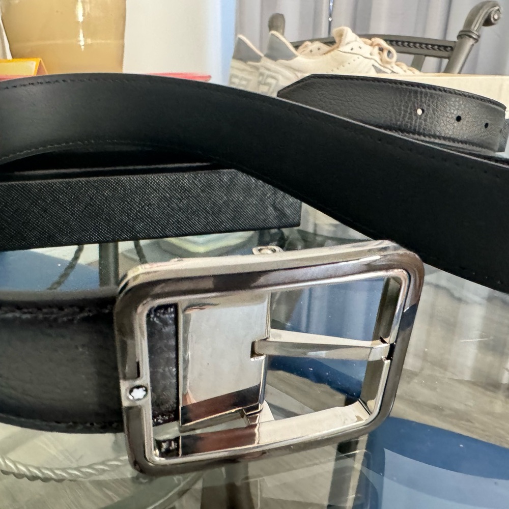 Mont Blanc men’s belt. (No size) belt will need to be cut to size
